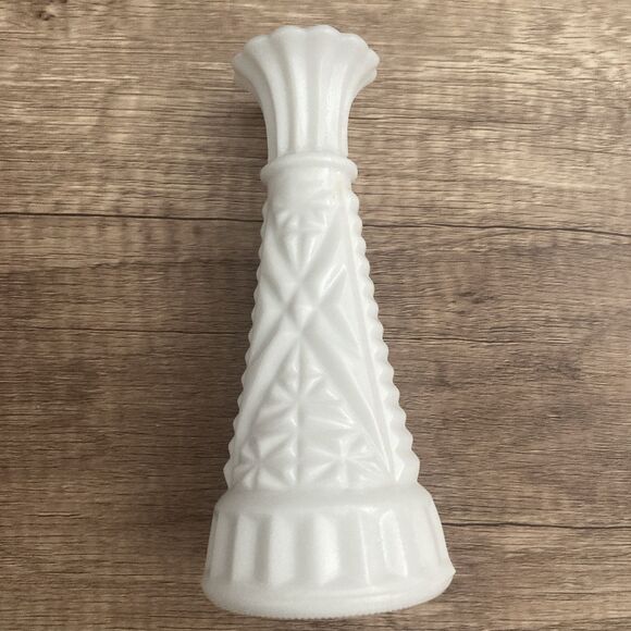 Vintage Milk Glass Bud Vases 6" Set of 2 Diamond Pattern Geometric Scalloped - Picture 8 of 11